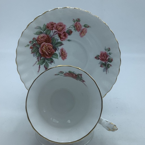 Vintage 1967 Royal Albert England Centennial Rose Bone China Teacup and Saucer - Picture 7 of 12